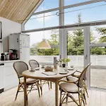 2 Bedroom Stunning In *