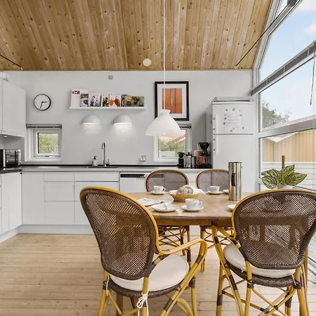 Lovely In With Kitchen * Hals