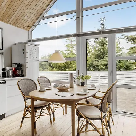 2 Bedroom Stunning In *