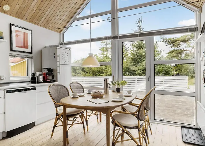 2 Bedroom Stunning In *